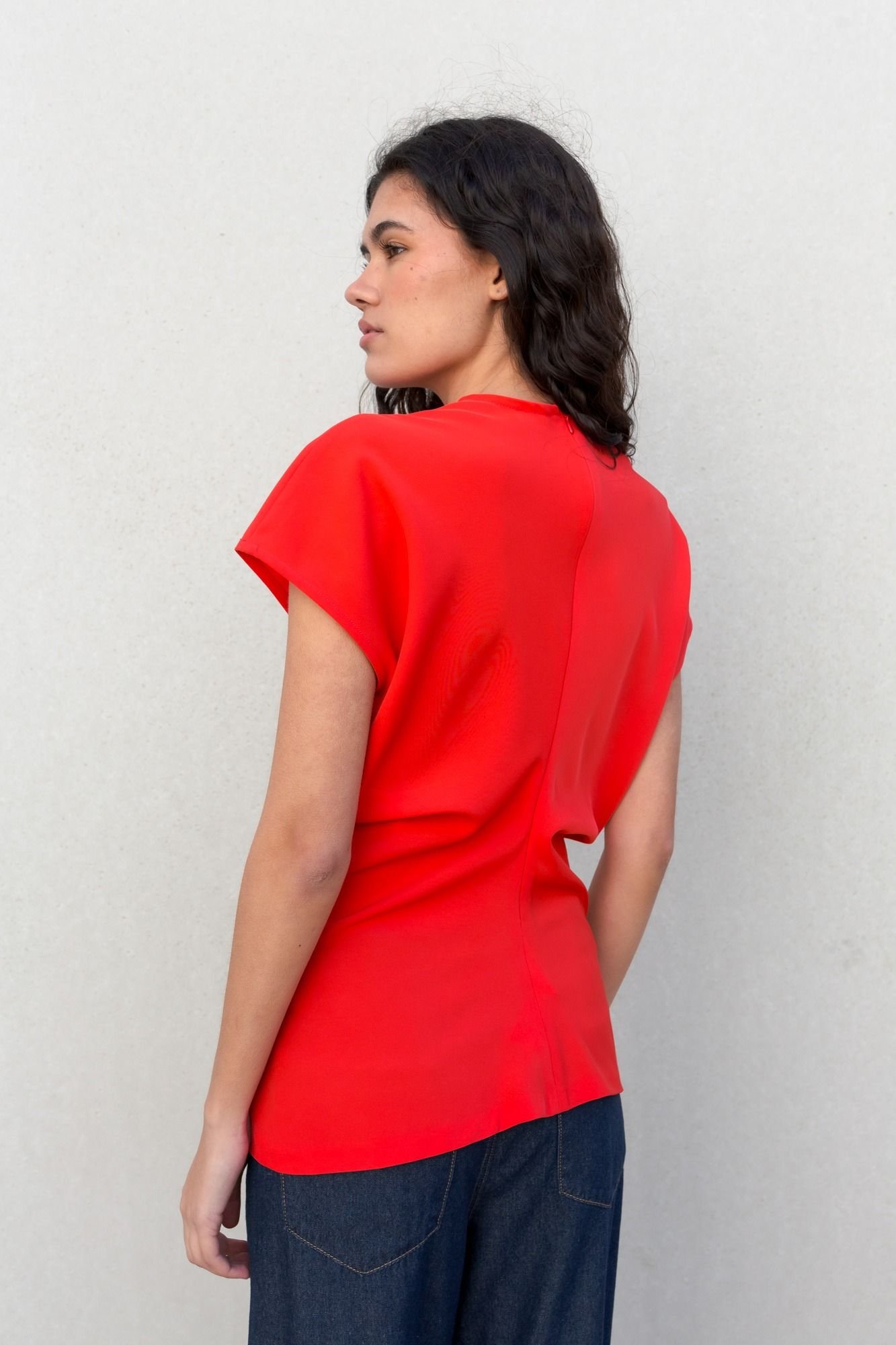 Blusa frunce color rojo - Imagen 6
